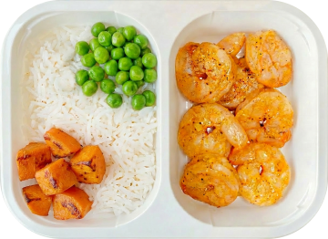 Grilled shrimps with lemon, basmati rice, peas and carrots